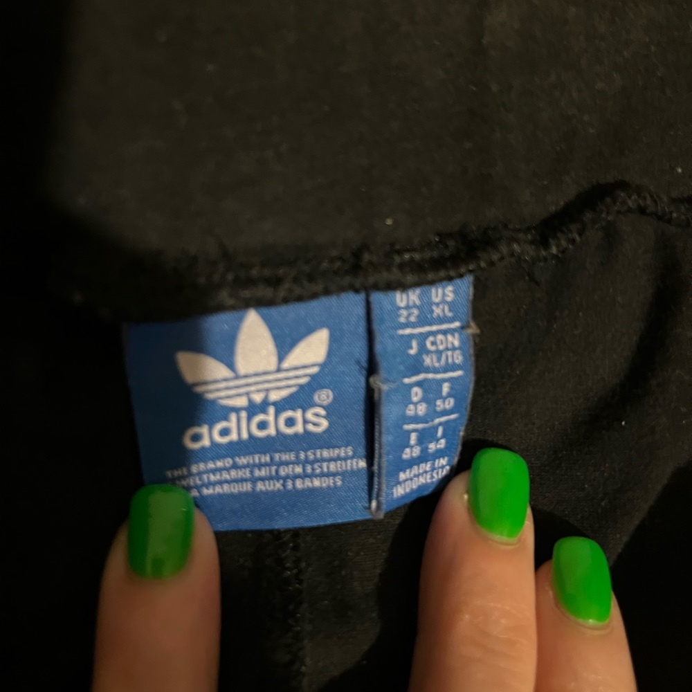 Adidas xl legging with leg graphic super comfy and stretchy